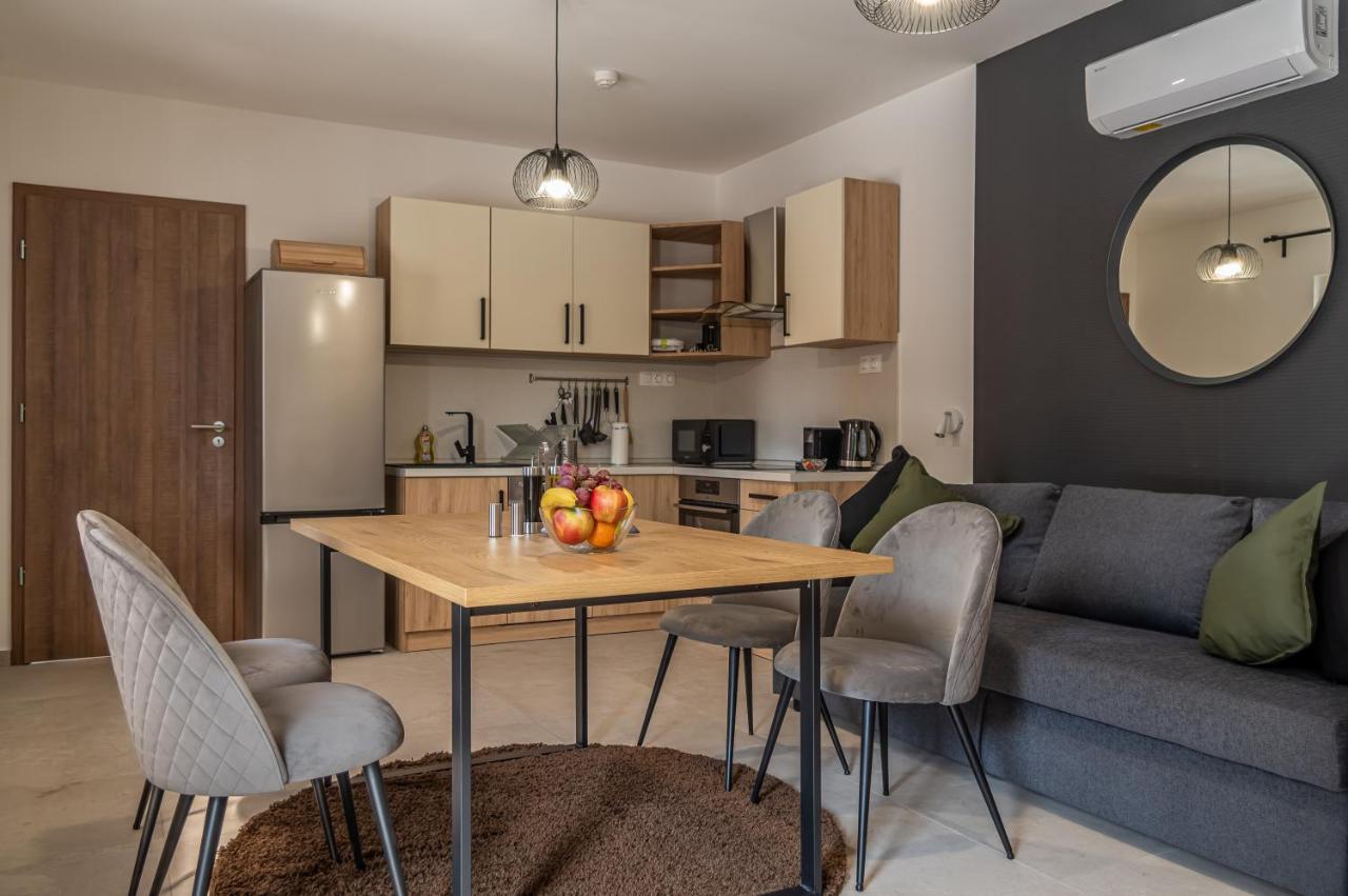 H&H Apartments Poroszlo Bagian luar foto