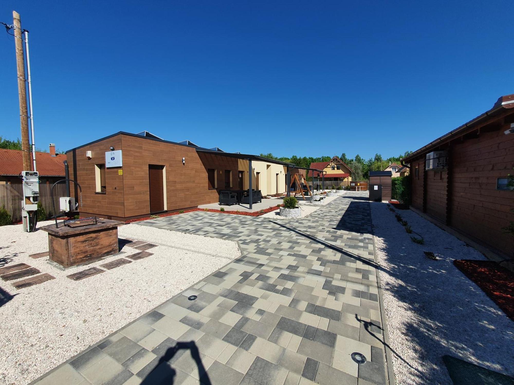 H&H Apartments Poroszlo Bagian luar foto