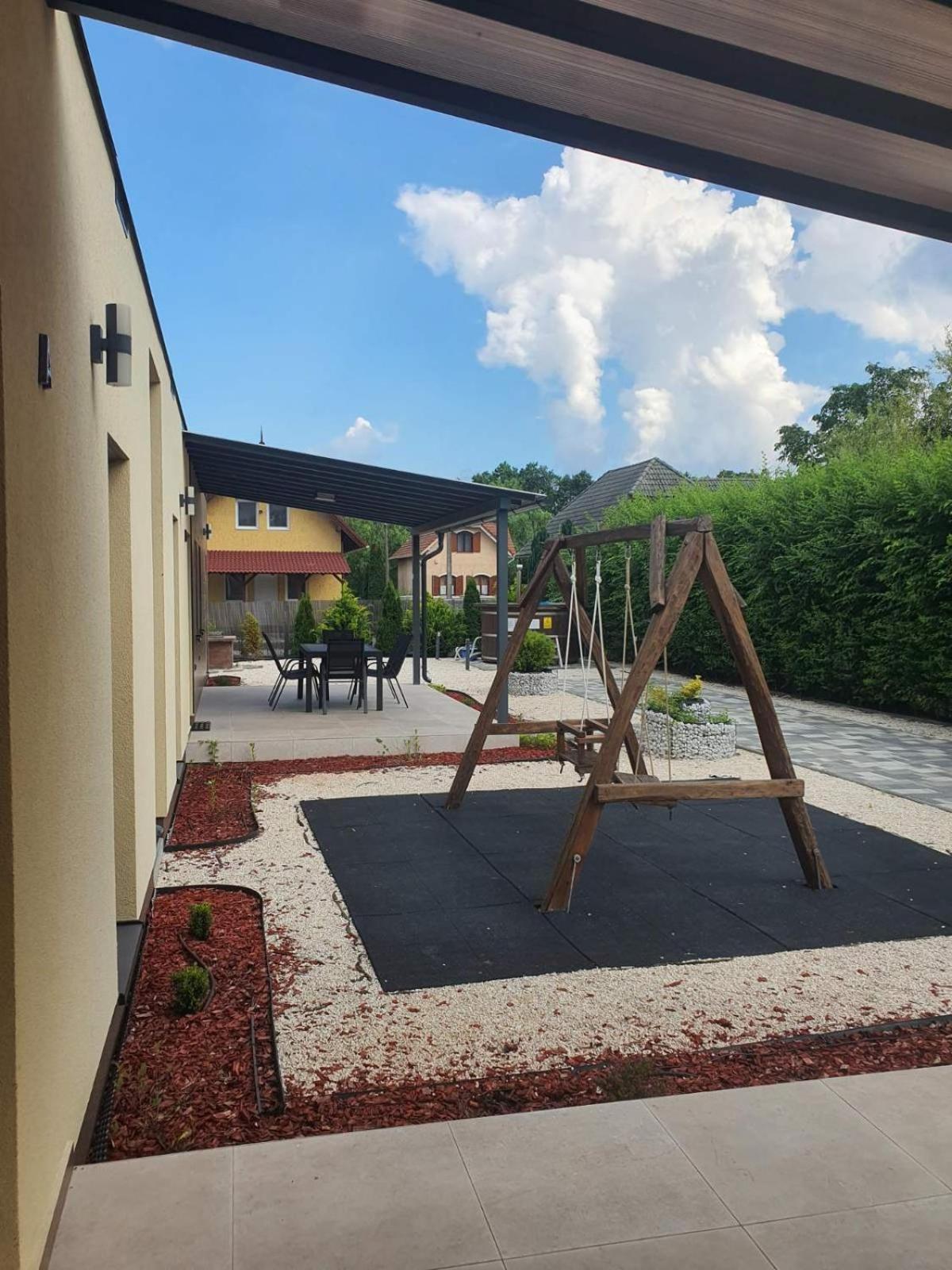 H&H Apartments Poroszlo Bagian luar foto